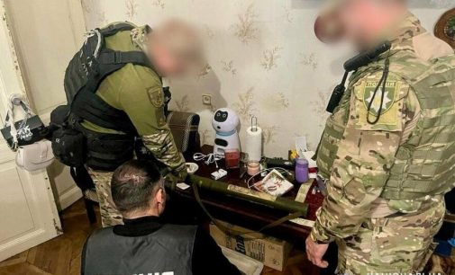 Одеські правоохоронці знайшли у двох чоловіків вдома зброю та наркотики, — ФОТО