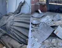 «Їй ледь не знесло голову»: вибухом російської ракети було пошкоджено короб в одеському худмузеї, де зберігається пам’ятник Катерині ІІ, — ФОТО