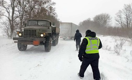 На Одещині 449 нарядів поліції надають допомогу людям, які стали заручниками негоди