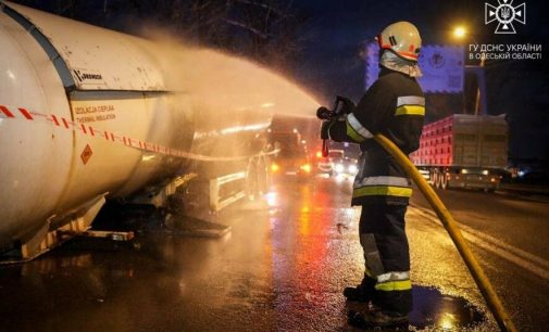 В Одесі вранці горів газовоз, — ФОТО, ВІДЕО