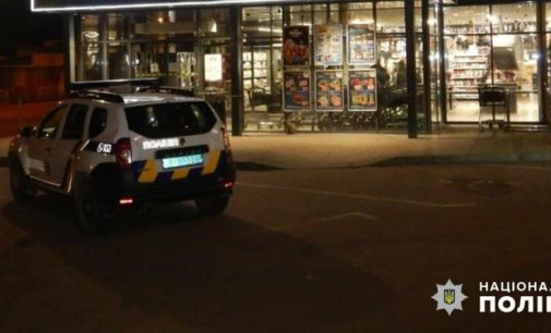 В одеському супермаркеті чоловік вдарив ножем незнайомця