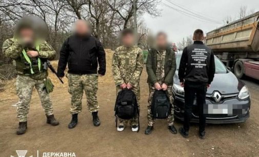 Військовий піксель не допоміг: на трасі Одеса-Рені прикордонники затримали перевізника та його пасажирів