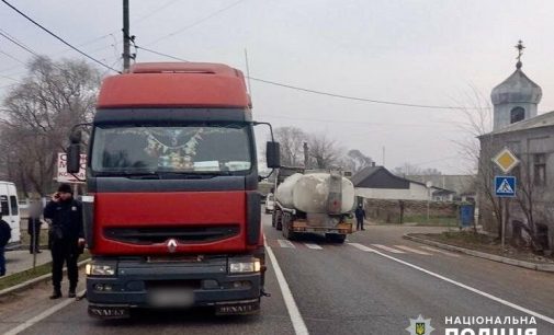 Судитимуть жителя Одеського району, який на вантажівці збив людину