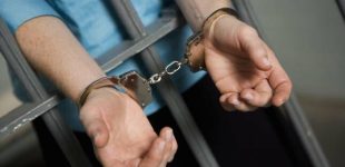 Низка крадіжок, шахрайство та грабіж: жителя Одеської області позбавлять волі на сім років