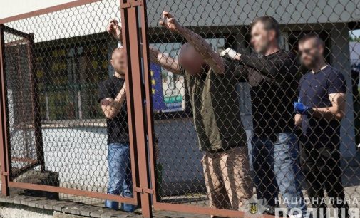 Іноземних шахраїв з викритого одеського call-центру екстрадували в Чехію, – ВІДЕО