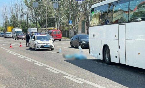 В Одесі під колесами автобуса загинув пішохід, — ФОТО