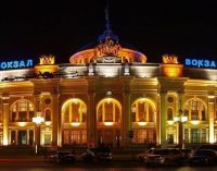 В Одесі та ще чотирьох обласних центрах вимикатимуть підсвічування фасадів на вокзалах
