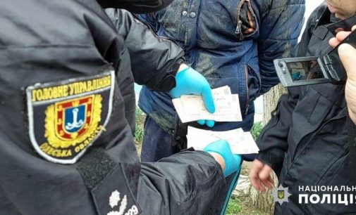 Продав пістолет та гранати: жителю Одещини загрожує до семи років позбавлення волі