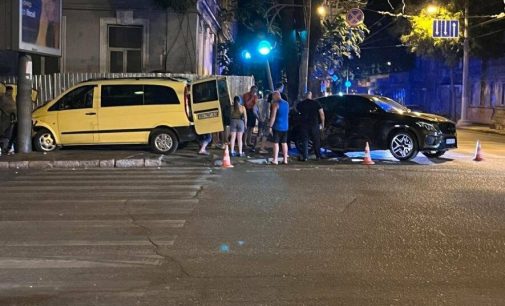 В центрі Одеси зіткнулися два авто марки Mercedes, — ФОТО