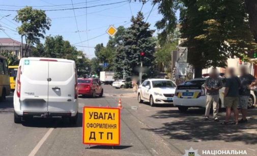 Поліцейські встановлюють обставини ДТП у центрі Одеси