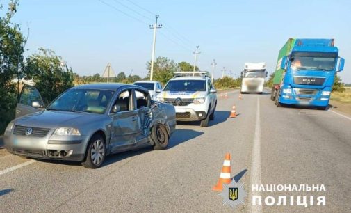 Троє дітей та троє дорослих травмувалися в аварії на Одещині, — ФОТО