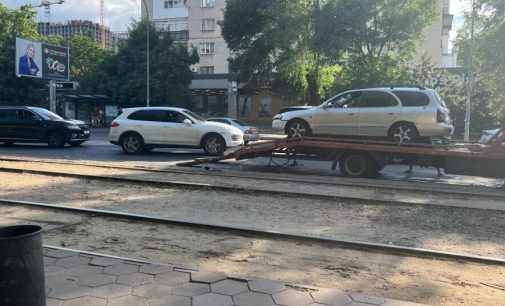 Різко виїхав на зустрічну смугу: в Одесі легковик Daewoo протаранив позашляховик Toyota, — ФОТО