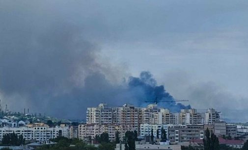 Над Одесою підіймається стовп диму, — ФОТО