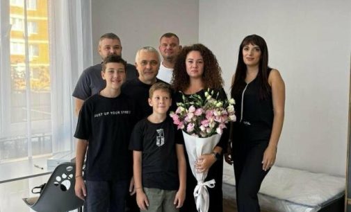 Родина загиблого фельдшера, внаслідок ракетного удару по Одесі 15 березня, — отримала нову квартиру.