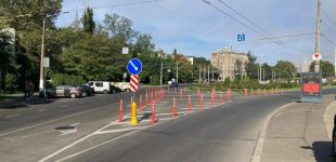 В Одесі на площі 10 квітня комунальники встановили делінеатори