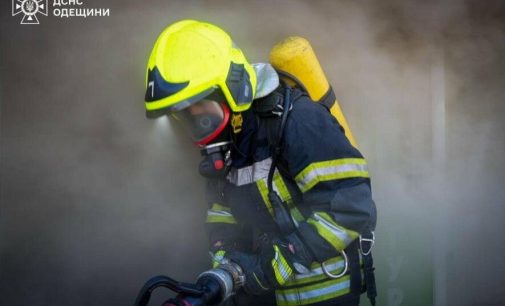 В Одесі на «7 км» спалахнув павільйон з текстильними речами, — ФОТО