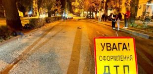 Водій мопеда в Одесі збив двох пішоходів: обидва загинули на місці