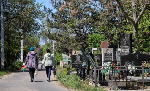 Внаслідок обстрілу в Одесі пошкоджене Таїровське кладовище, — ВІДЕО