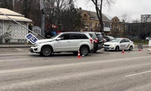 Після зіткнення відкинуло на стовп: в Одесі через аварію ускладнено рух однією з вулиць, — ФОТО