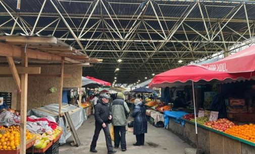 Мандарини, помідори та пекінська капуста: які ціни на одеському Привозі перед Новим роком