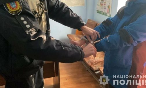 На Одещині цивільне подружжя побило та пограбувало знайомого, — ФОТО