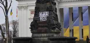 «Груз 200»: в Одесі на пам’ятнику Пушкіну з’явився новий напис, — ФОТО