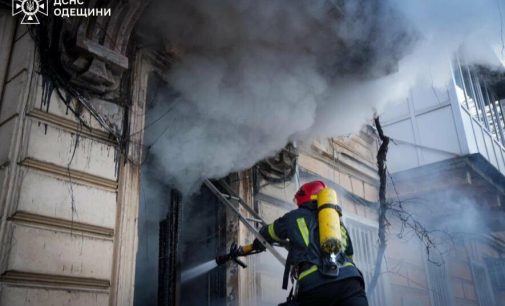 Врятовано двох людей: в Одесі вогонь охопив квартиру, — ФОТО