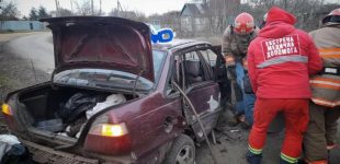 На Одещині рятувальники деблокували чоловіка з понівеченої автівки — ФОТО