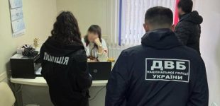 Вимагала 4500 доларів за «звільнення» військового: в Одесі затримали лікарку-невролога