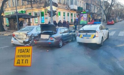 Аварія в центрі Одеси: зіштовхнулися автомобілі Toyota й Mitsubishi, — ФОТО